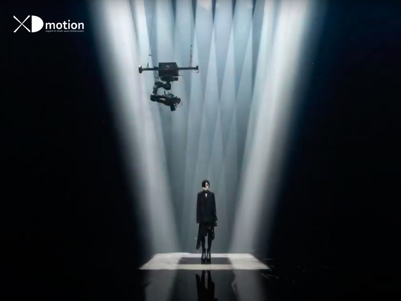 X fly 1D cablecam Givenchy fall winter 2021 2022